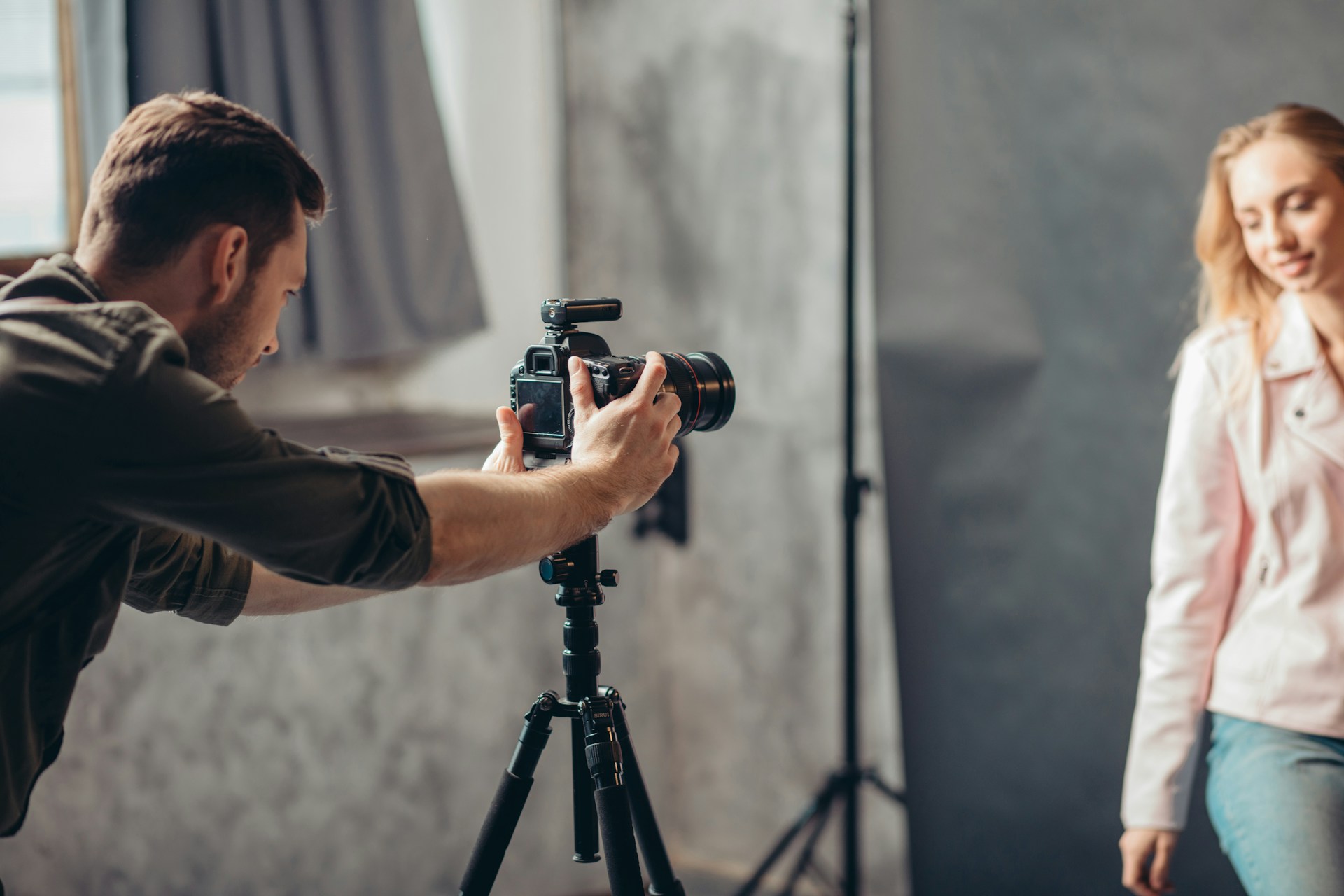 Top Tips for Choosing the Best Corporate Photographer in 2024